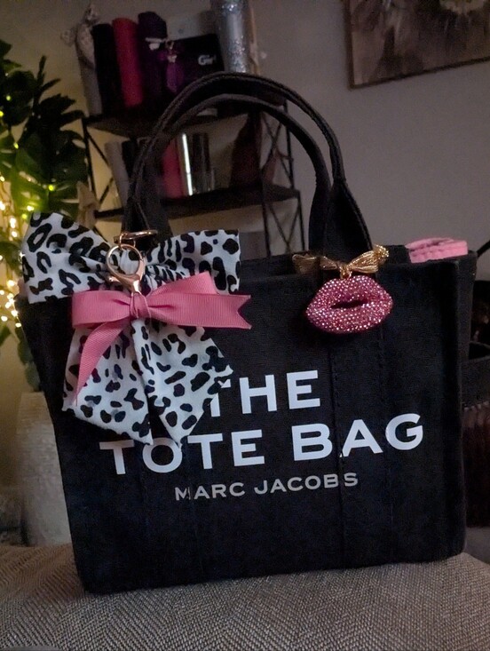 Marc Jacobs Handbags - Marc Jacobs Tote 🩷AUTHENTIC ALWAYS